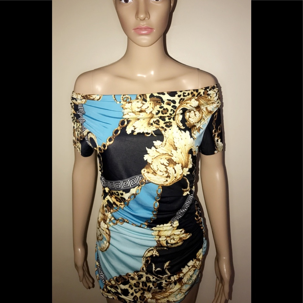 Carmen Marc Valvo blouse with print. - Picture 5 of 7